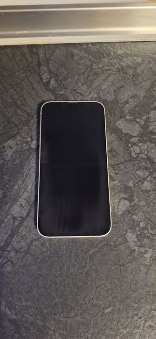 Телефон iPhone 13