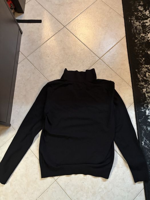 Блуза Hugo Boss.