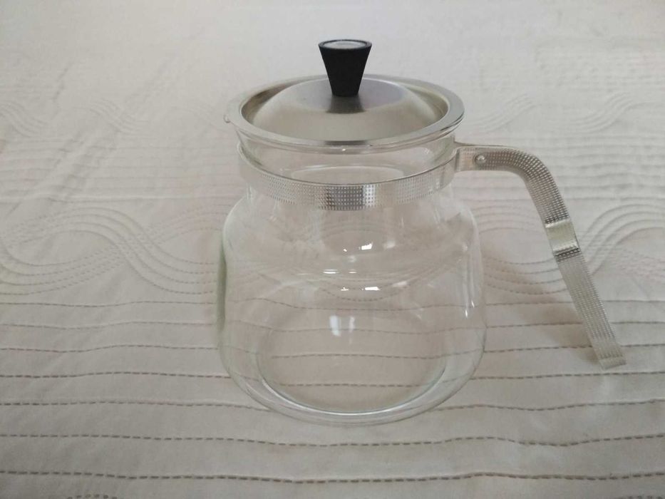 Кана за чай с флорален мотив