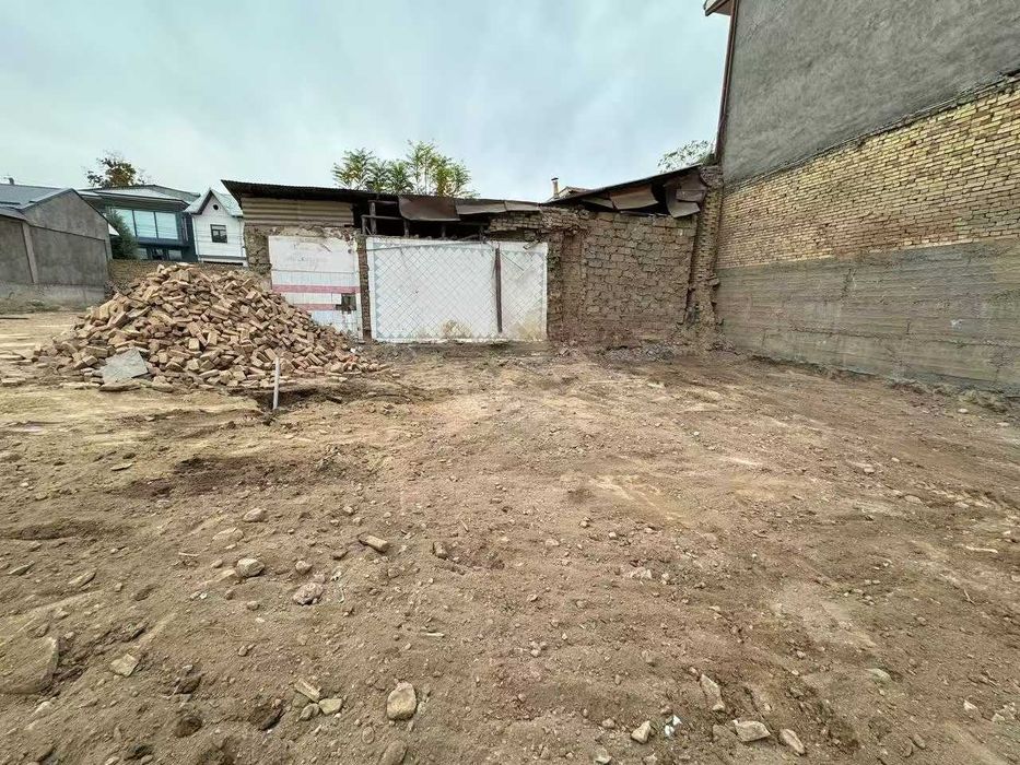 Шота Руставелидан 100 метр ичкарида ер майдони сотилади