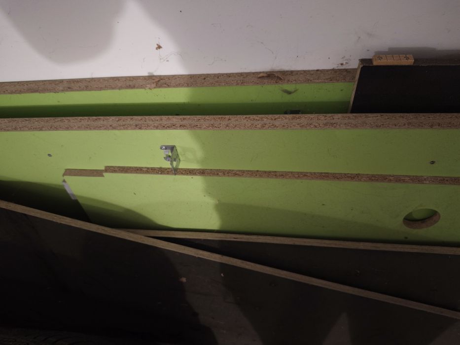 Работна маса / бюро от Големи двойни ПДЧ плоскости и крака 2.4 метра