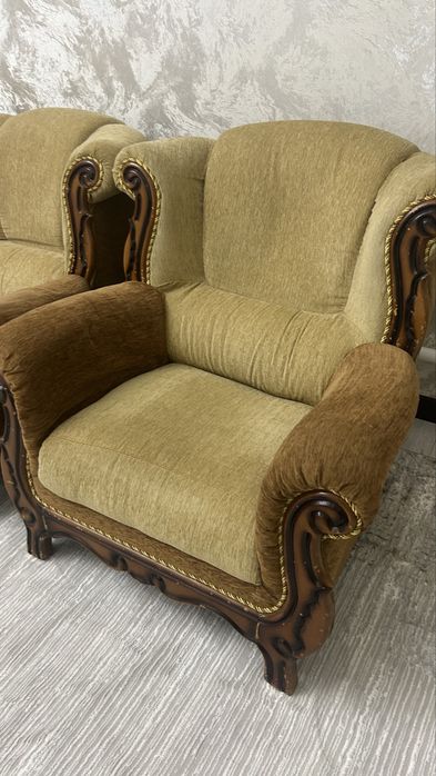 Диван и два кресла