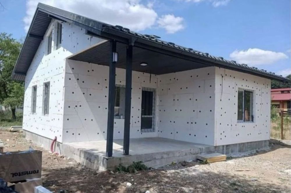 Vand case pe structura metalica 8 x 10m din panouri termoizolante