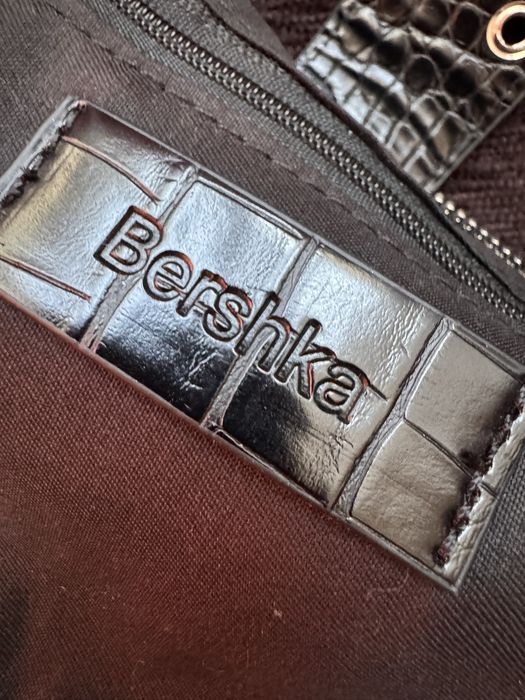 Малка черна чанта Bershka