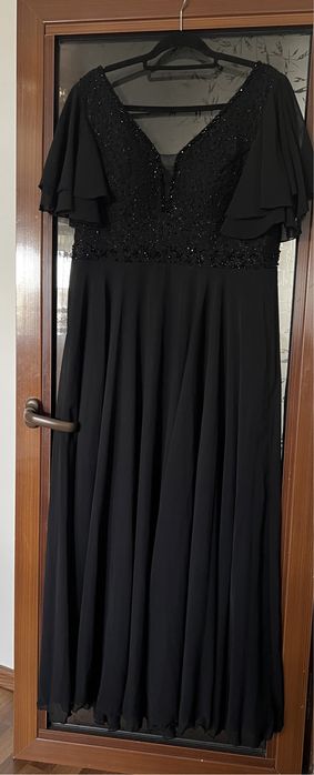 Vând rochie in stare buna