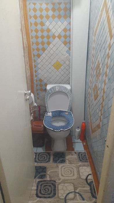 ЗУДЛИК БИЛАН.УЙ СОТИЛАДИ  1-мик 2-х 2-этаж 4-этажли гиштли уртада жойл