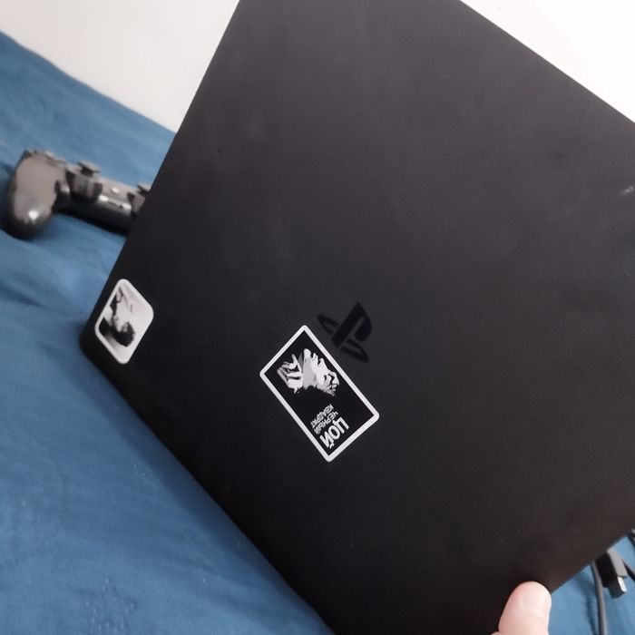 Playstation 4 slim