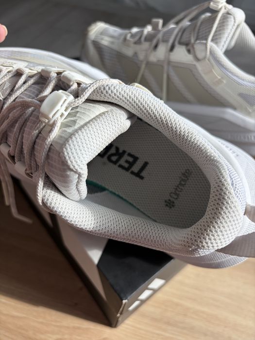 Продавам Adidas terrex
