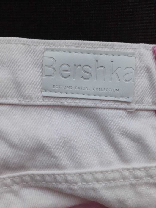 Оригинални къси дънкови панталони на Bershka р-р34