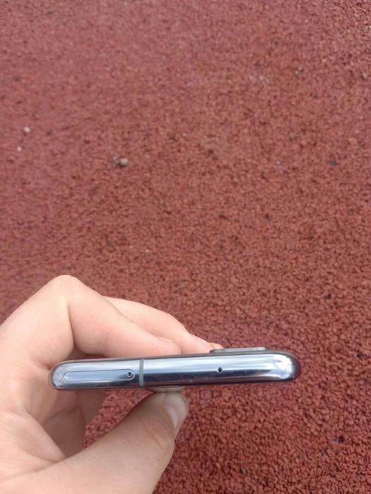 Продаю телефон Samsung S20