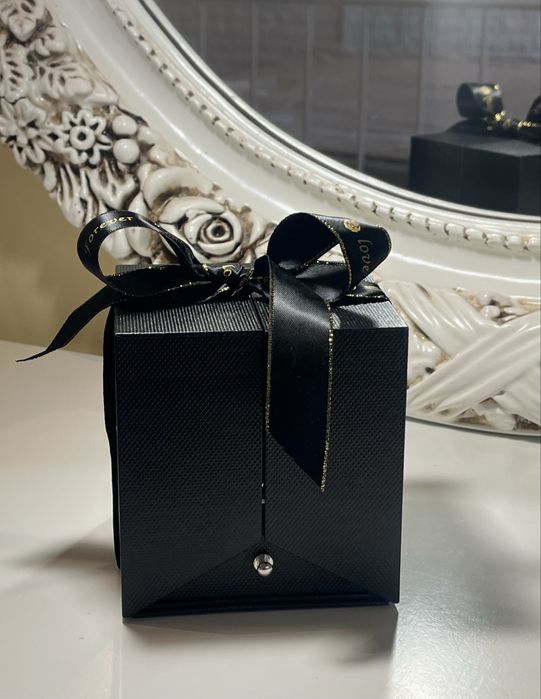 Подаръчна Кутия с Вечна Роза и Колие