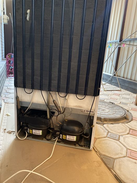 Продам Холодильник ARISTON