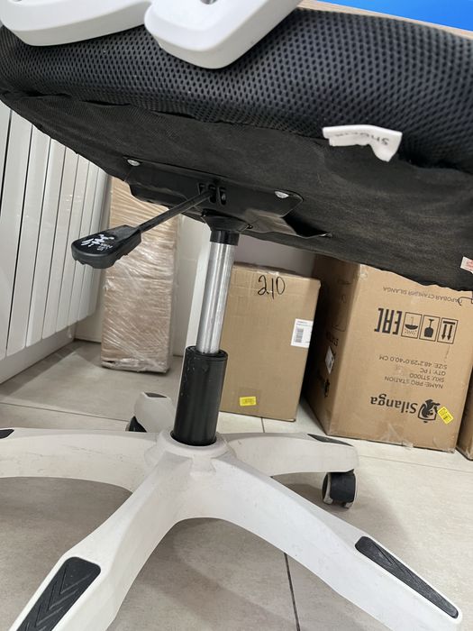 офисное кресло с дефектом