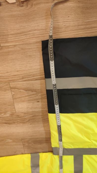 Водоустойчиво яке със светлоотразителни ленти и качулка