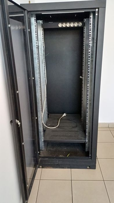 Dulap rack server 19”, 151x63x80 cm, PDU 6 prize, poliță, uși cu cheie