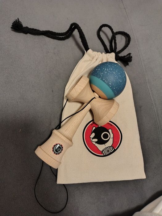 Vând kendama Okendama revo splatter blue