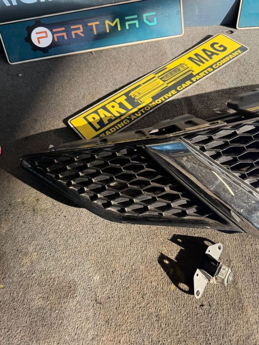 Решетка с отвор за камера  и камера за NISSAN QASHQAI J11