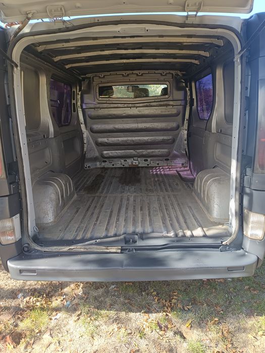 Vând Renault trafic an 2003 motor 1.9 DCI șase viteze acte la ziua fără fiscal