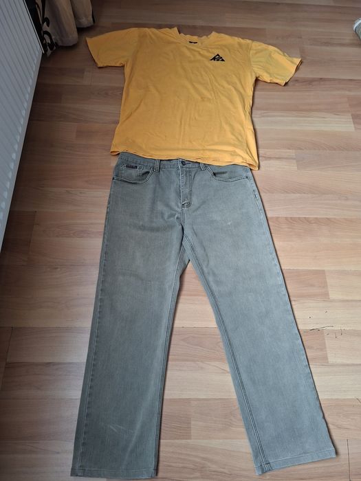 De vânzare pantaloni și tricou de bărbați in stare bună.