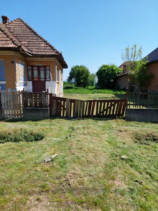 Vand teren cu casa nelocuibila Mocira