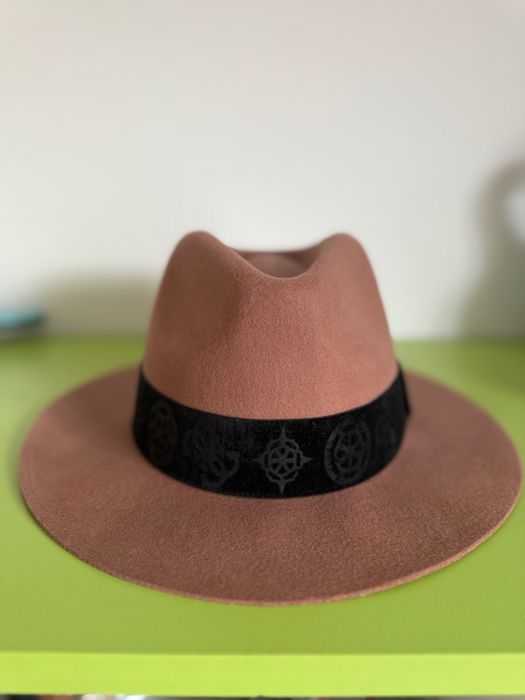 Pălărie damă Guess