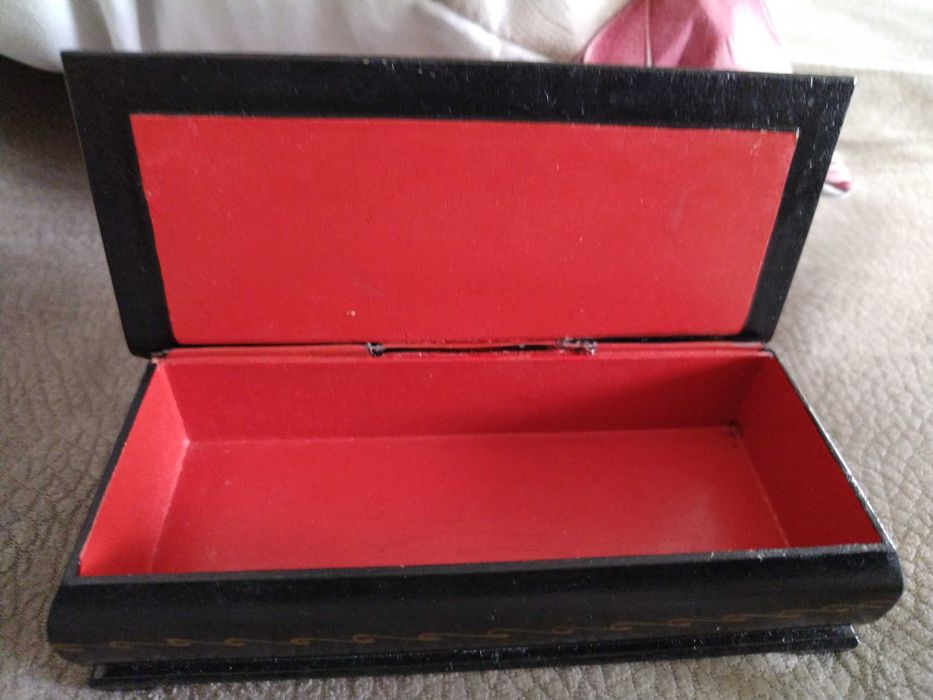 Продам деревянную шкатулку