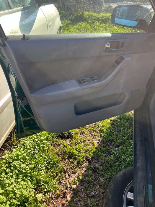 Ауди А-3 -4 врати кори 40лв комплекта оборудвани