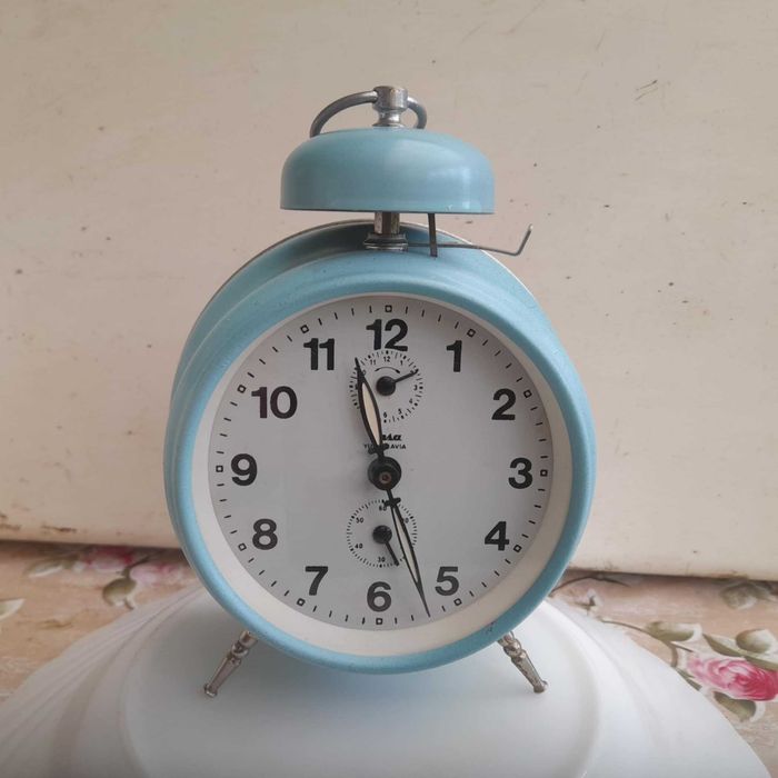 Ceas desteptator de masa - mecanic Jnsa fabricat in Yugoslavia .