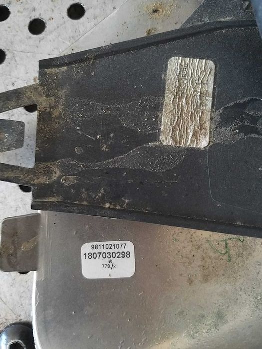 Ornament stanga toba peugeot 3008 2 2018 9811021077