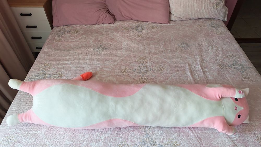 Детская подушка в форме длинной кошки