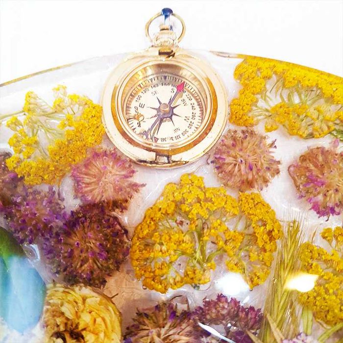 Часовник от епоксидна смола