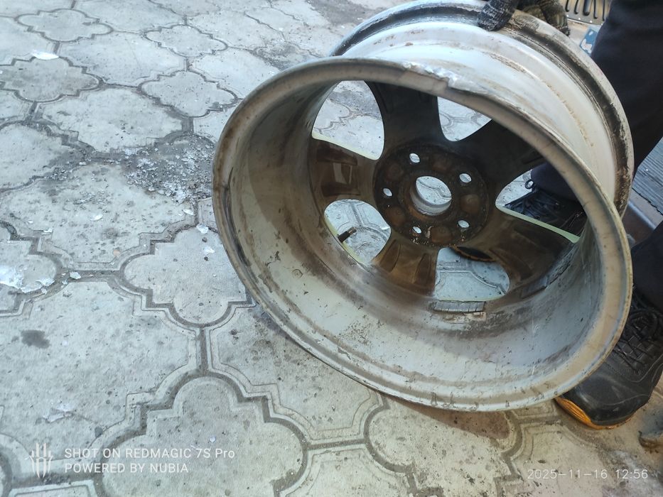 Продам резину и диски на 16