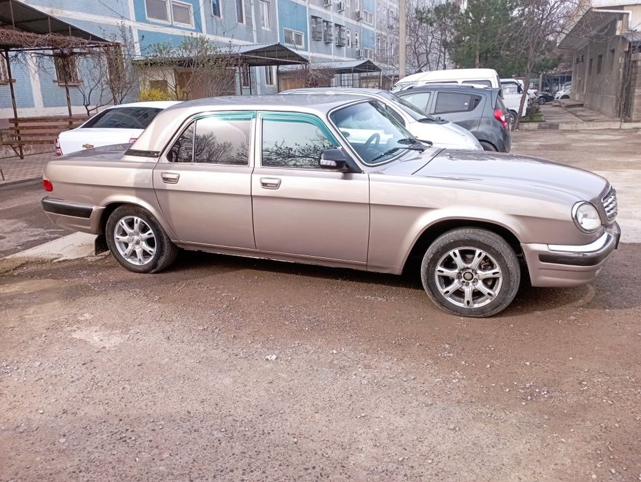 Volga gaz 31105 sotiladi