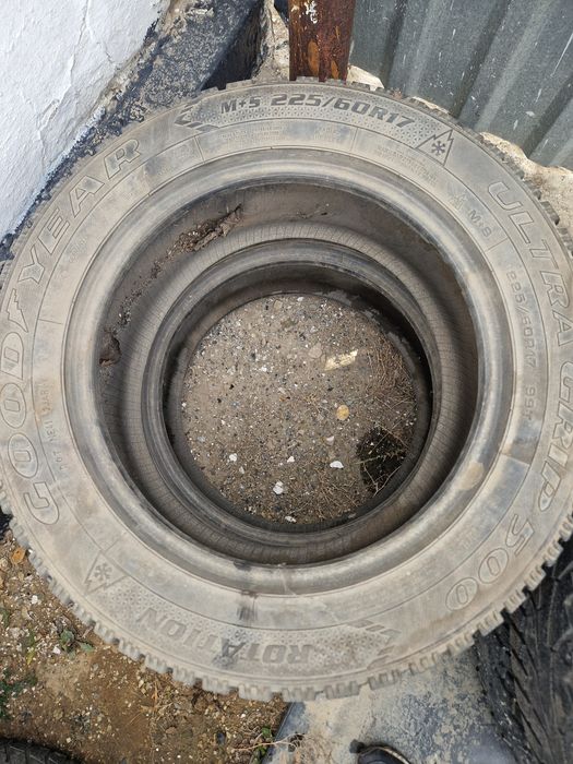 Продам покрышки на R17