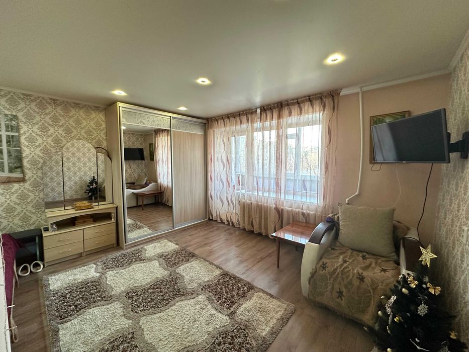 Продается 1 комнатная квартира улучшенной планировки в районе КЖБИ