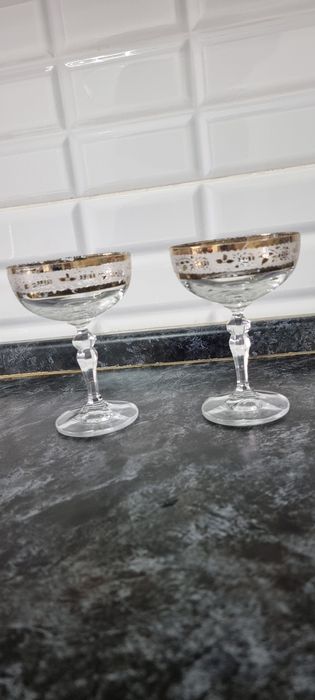 Продам 2 стеклянные креманки , 400тг.