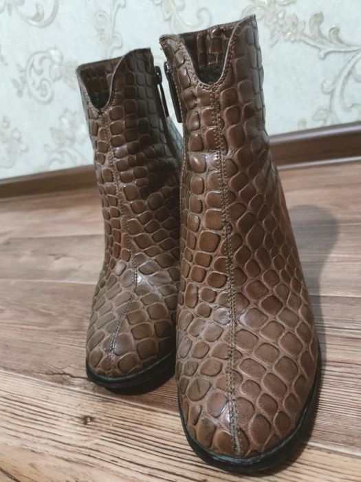 Продам осенние ботинки