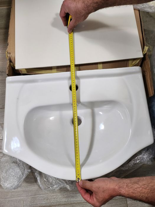 Фаянсова мивка за баня