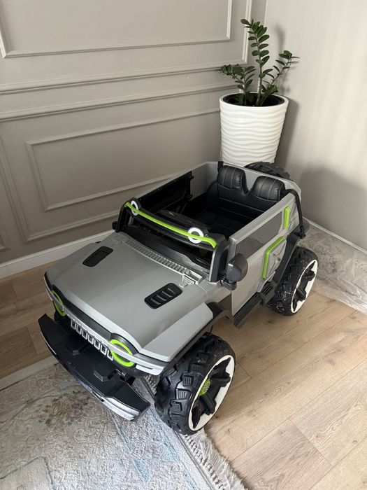 Продам электро машину хамер с 2 до 10 лет.