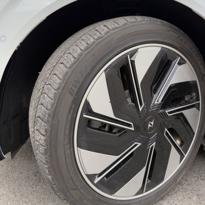 Dongfeng 008 gibrid