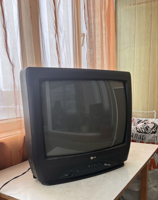 Телевизор LG ( кинескопический)