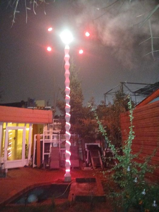 Coloana Infinitului – Stâlp de lumină sculptural, inspirație Brâncuși