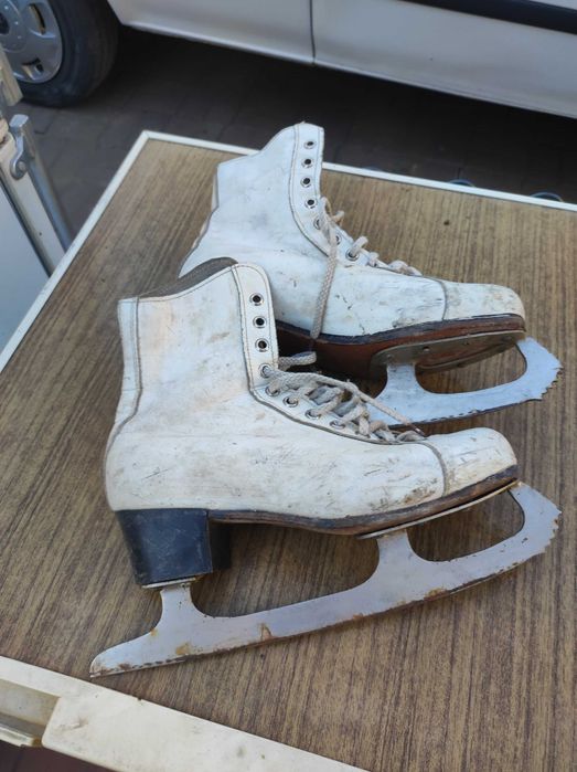 Коньки фигурные 37р