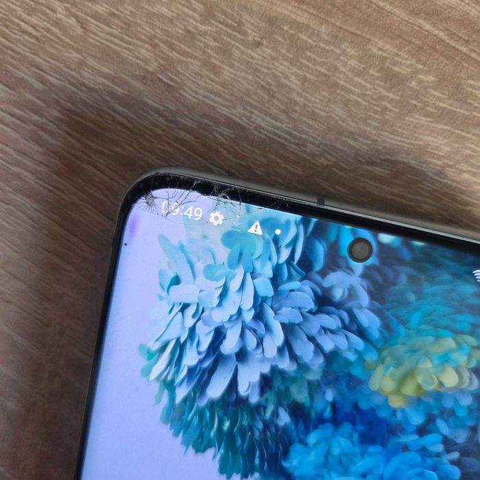 Samsung Galaxy S20 Defect, carcasa ciobita, touch semidefect, un buton lipsa