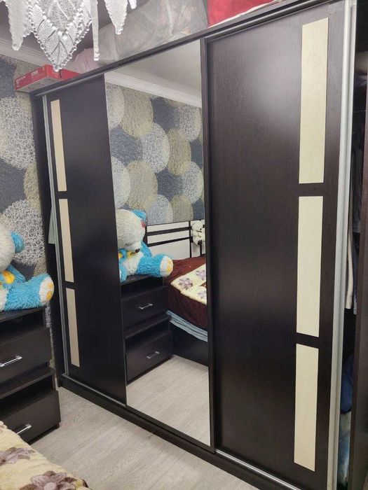 продаеться свое Спальний гарнитур шкаф кровать и 2 тумбочки