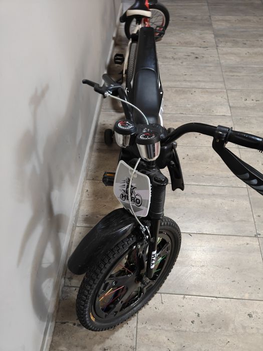 Велосипед, новый. Стоит ждёт нового хозяина.