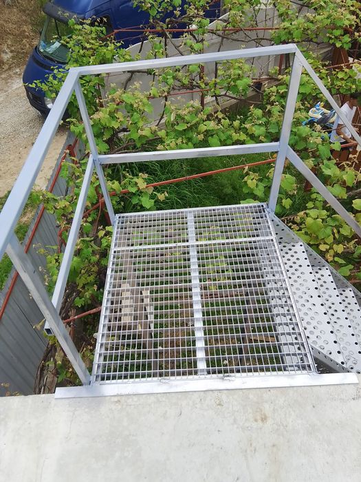 Scari metalice zincate