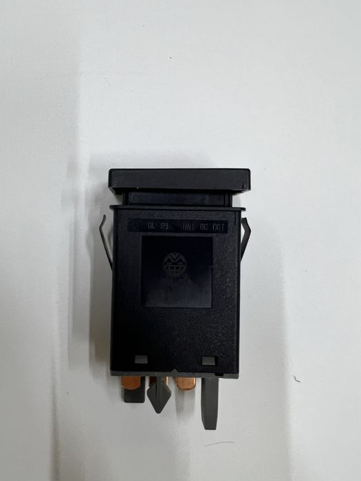 Пассат Б5 аварийка кнопка Passat b5