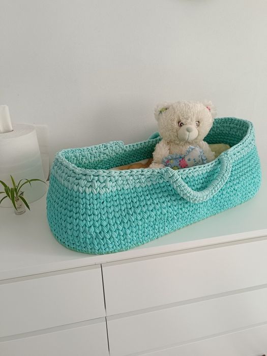 Плетен кош за бебе