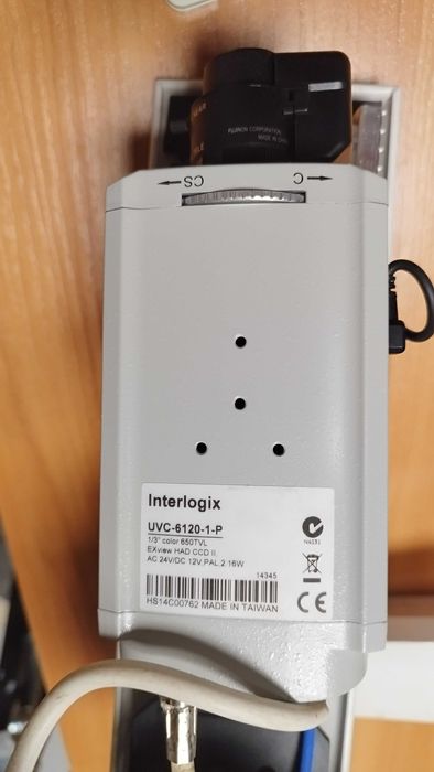 Кутия - кожух с камера за видеонаблюдение със стойка и отопление